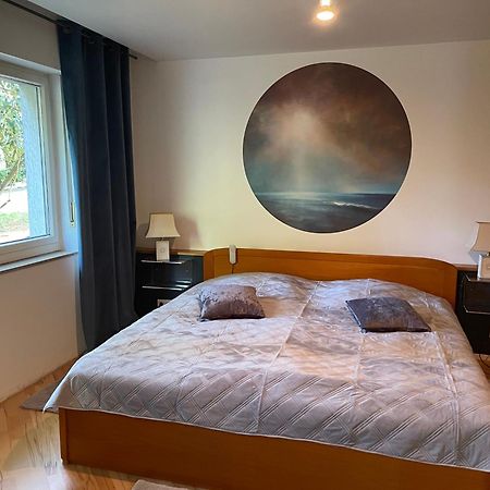 Ruhige Ferienwohnung , Ideal Fuer Berufspendler Hadamar Buitenkant foto