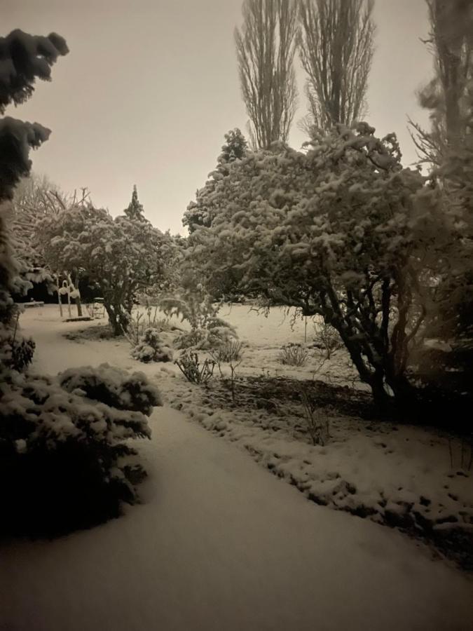 Ruhige Ferienwohnung , Ideal Fuer Berufspendler Hadamar Buitenkant foto